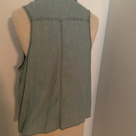 Levis light jean sleeveless high low button down - Picture 6 of 6